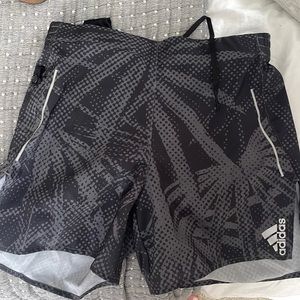 Addis’s men’s small 5” black running shorts with built in underwear never worn